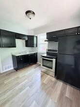 7131 Garesche Ave in Jennings, MO - Foto de edificio - Building Photo