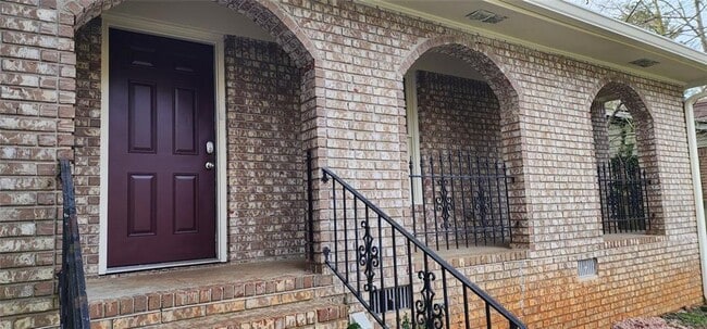 401 Barbashela Dr in Stone Mountain, GA - Building Photo - Building Photo