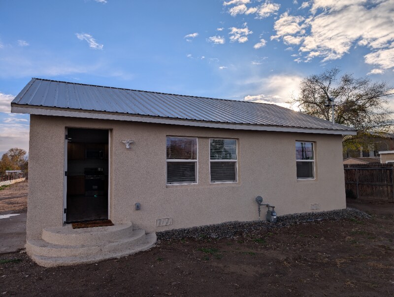 164 Willow Rd NW in Albuquerque, NM - Building Photo