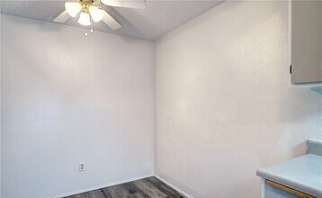 10332 15th Avenue Ct E, Unit Townhouse in Tacoma, WA - Building Photo - Building Photo