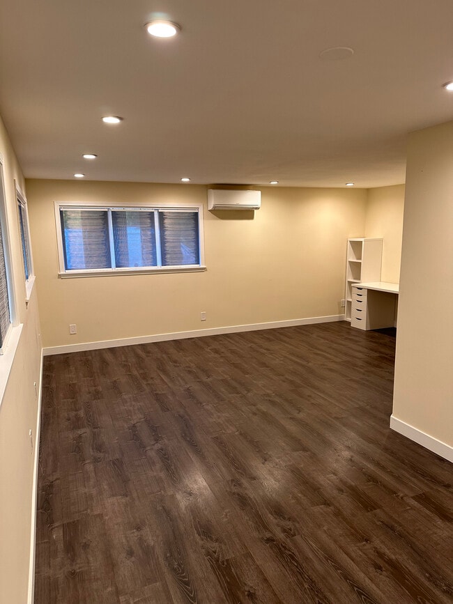 2405 SW 106th St in Seattle, WA - Building Photo - Building Photo