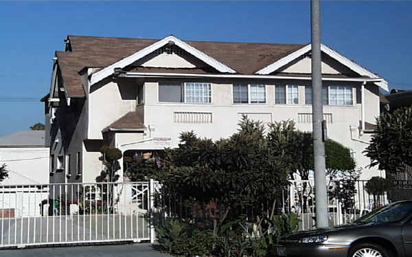 139 S Oxford Ave in Los Angeles, CA - Building Photo