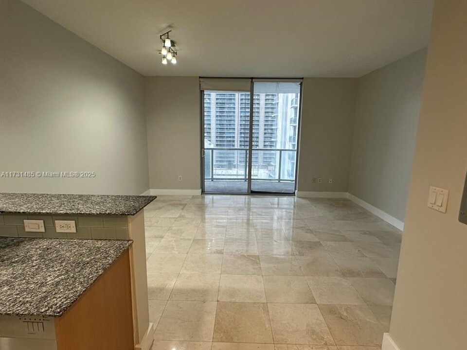 1050 Brickell Ave, Unit 23 in Miami, FL - Building Photo