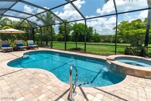 9372 Vercelli Ct in Naples, FL - Building Photo