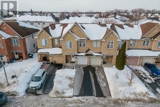 13 Villandry St in Ottawa, ON - Building Photo - Building Photo