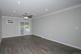 51 Cassa Loop in Holtsville, NY - Building Photo - Building Photo