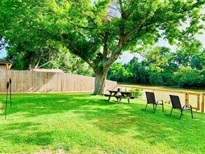 411 Ulrich St in Sugar Land, TX - Building Photo - Building Photo