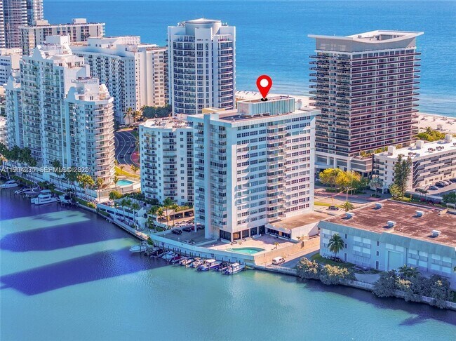5838 Collins Ave in Miami Beach, FL - Building Photo - Building Photo
