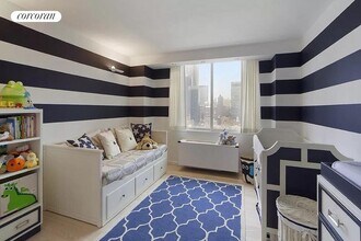 350 W 50th St in New York, NY - Building Photo - Building Photo