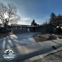 7995 S Boulder Dr in Boise, ID - Building Photo