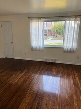 526 Foster St, Unit 1 in Greensburg, PA - Foto de edificio - Building Photo
