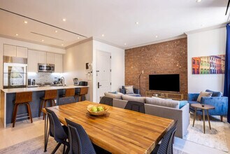 808 Lexington Ave in New York, NY - Building Photo - Building Photo
