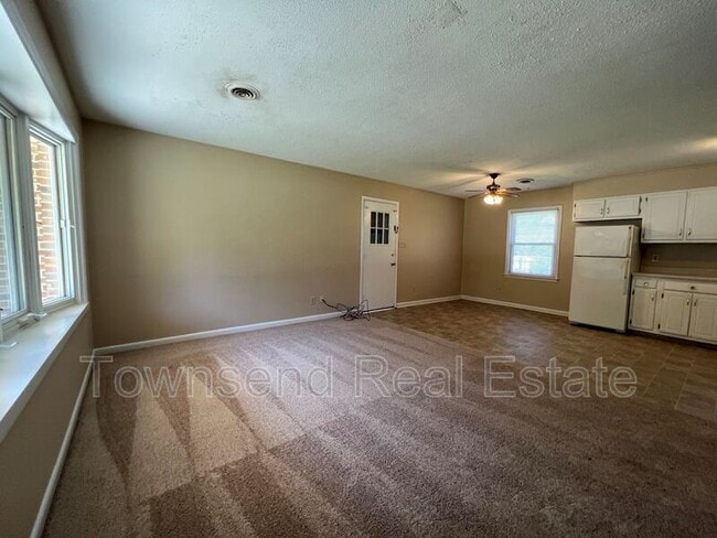 5675 Livingston Dr in Fayetteville, NC - Building Photo - Building Photo