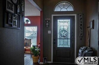 540 Barbara Jean Ln in Burleson, TX - Foto de edificio - Building Photo