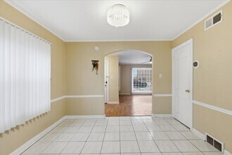 6415 Drake Ave in Lincolnwood, IL - Building Photo - Building Photo