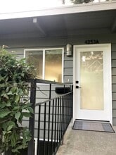 4253 Palatine Ave N in Seattle, WA - Foto de edificio - Building Photo