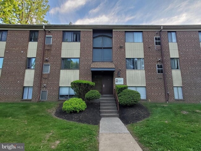 9921 Bustleton Ave in Philadelphia, PA - Building Photo - Building Photo