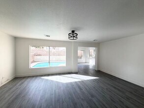261 Delfino Way in Henderson, NV - Building Photo - Building Photo