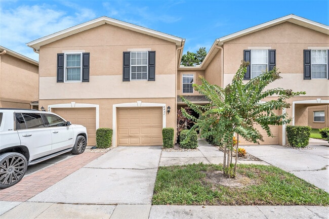8431 Edgewater Place Blvd in Tampa, FL - Foto de edificio - Building Photo