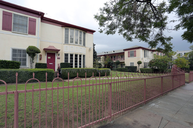 1100 S Westmoreland Ave in Los Angeles, CA - Foto de edificio - Building Photo