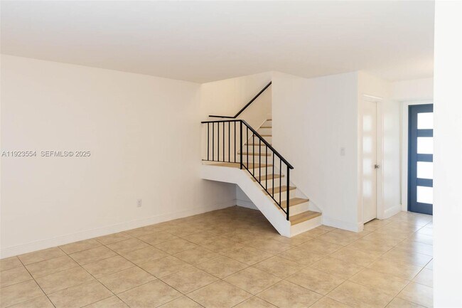 7028 SW 106th Pl in Miami, FL - Building Photo - Building Photo