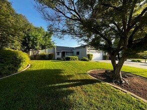 3142 E Race Ave in Visalia, CA - Building Photo - Building Photo