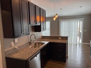 478 Honeysuckle Creek Dr in Wentzville, MO - Building Photo - Building Photo