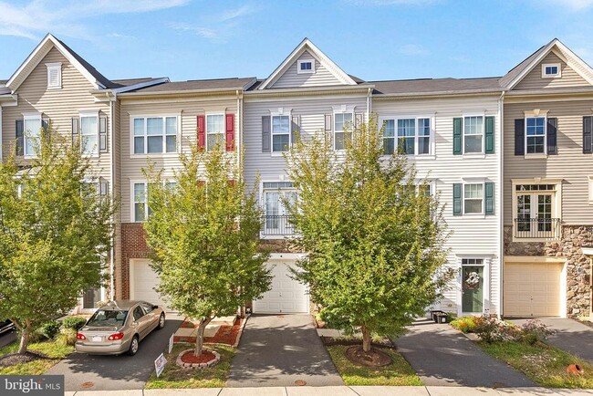 207 Miles Hawk Terrace in Purcellville, VA - Building Photo - Building Photo