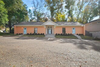 3010 Winding Way in Huntsville, TX - Building Photo - Building Photo