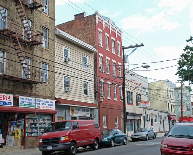 905 Bergenline Ave in Union City, NJ - Building Photo - Building Photo