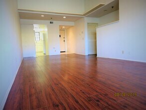 6545 Reseda Blvd, Unit 18 in Reseda, CA - Building Photo - Building Photo