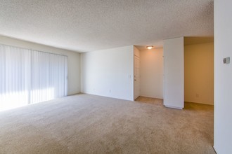 Huntington Continental in Huntington Beach, CA - Foto de edificio - Building Photo
