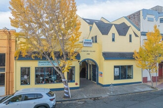 Elmwood Village in Berkeley, CA - Foto de edificio - Building Photo