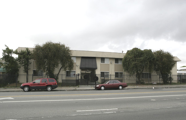 838 E Imperial Hwy in Los Angeles, CA - Building Photo - Building Photo