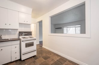 Grandin in Edmonton, AB - Building Photo - Building Photo