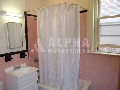 18 Euston St in Brookline, MA - Building Photo - Building Photo