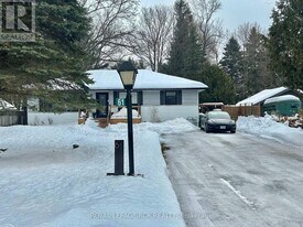 61 William St E in Caledon, ON - Building Photo