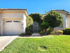 10466 Realm Way in Las Vegas, NV - Foto de edificio - Building Photo