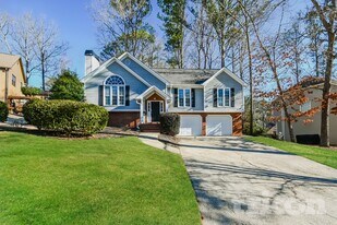 703 Players Ct in Woodstock, GA - Building Photo