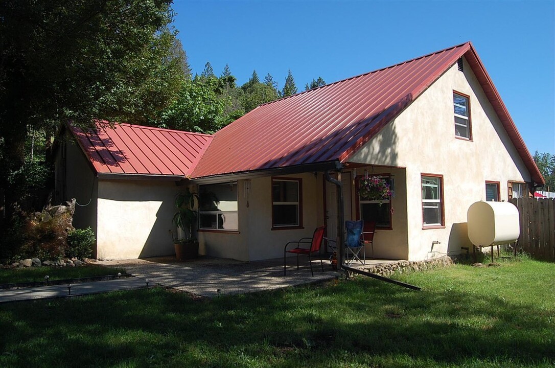 18049 Redwood Hwy in Selma, OR - Building Photo