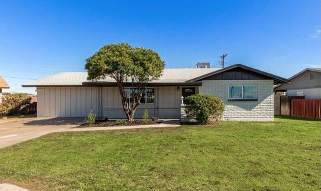 property at 1449 N Wycliff Cir