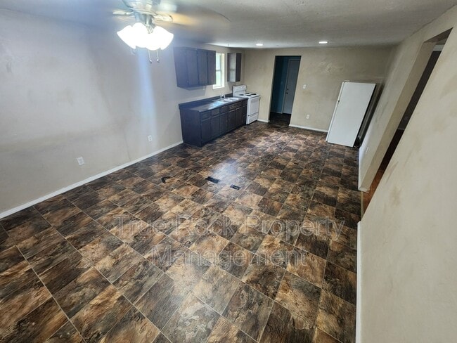 320 W 8th St in Ada, OK - Building Photo - Building Photo