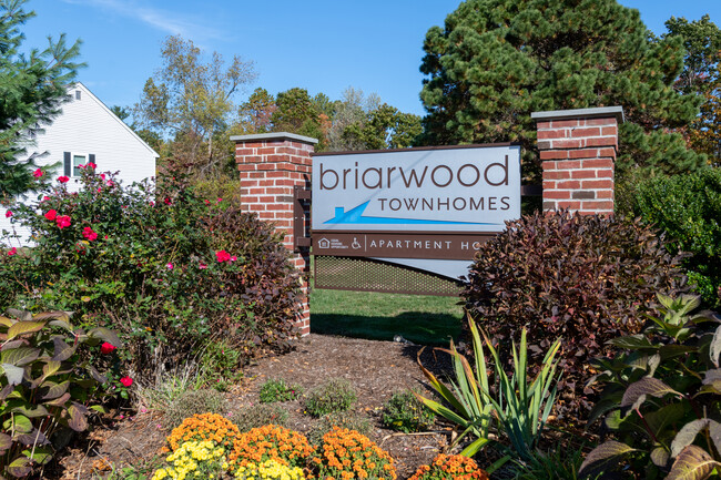 Briarwood in Attleboro, MA - Foto de edificio - Building Photo