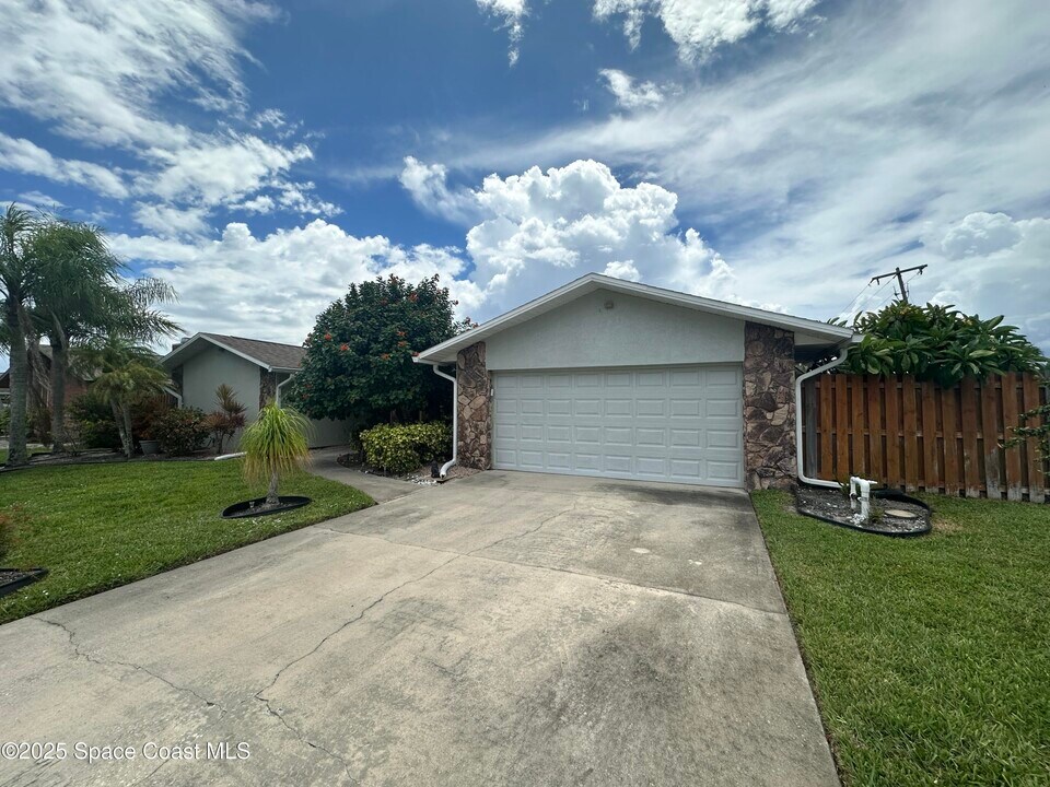 2435 Sykes Creek Dr in Merritt Island, FL - Building Photo