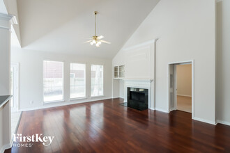 10310 E Crosby Ln in Missouri City, TX - Foto de edificio - Building Photo
