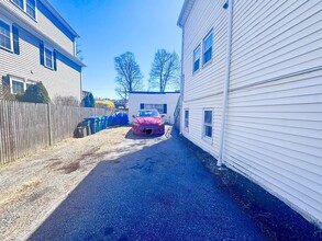 18 Webster St, Unit #2 in Newton, MA - Foto de edificio - Building Photo