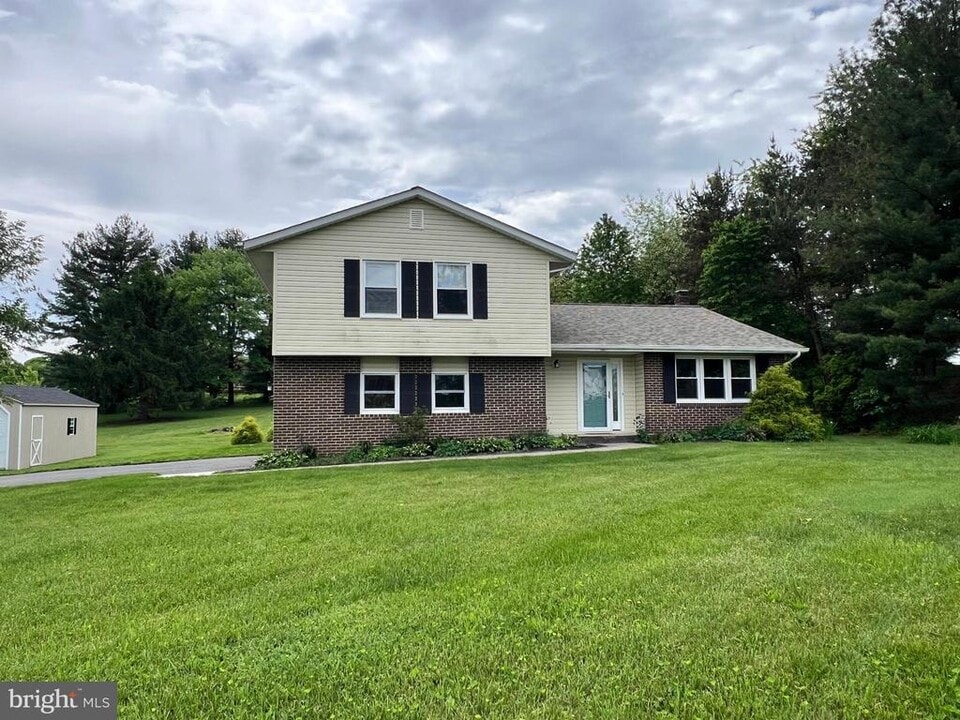 3827 Salem Bottom Rd in Westminster, MD - Building Photo