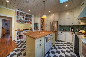 1704 Alameda Dr in Austin, TX - Building Photo - Building Photo