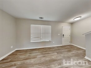 2831 Village Center Dr in Dallas, NC - Building Photo - Building Photo