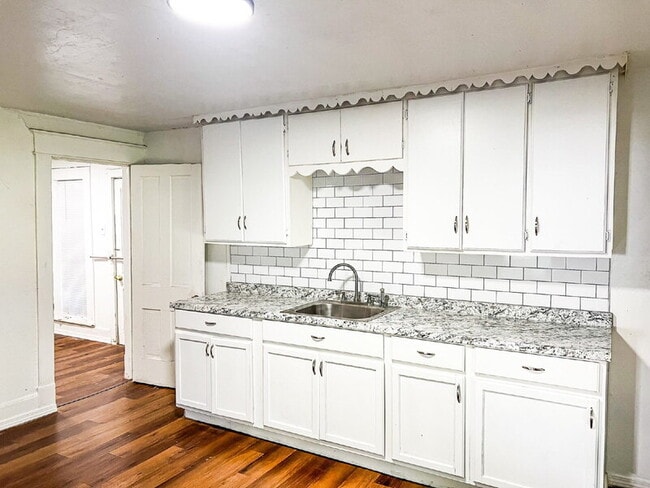 property at 307 S Rosehill Ave